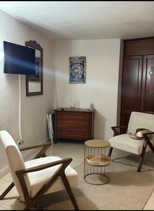 Studio Sainte Anne 2Mn A Pieds De La Plage ,Possibilite Location De Voiture Exterior foto
